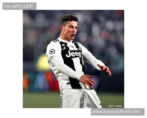 欧冠赛场惊现奇葩时刻球迷闯入抢夺C罗珍贵球衣