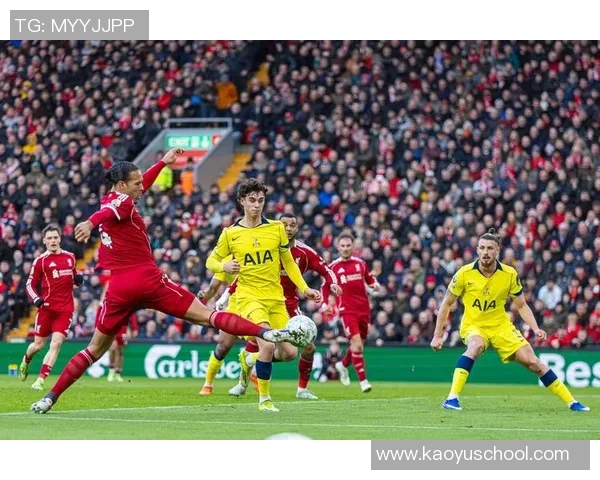 热刺与利物浦球员对决分析谁能在英超赛场上笑到最后